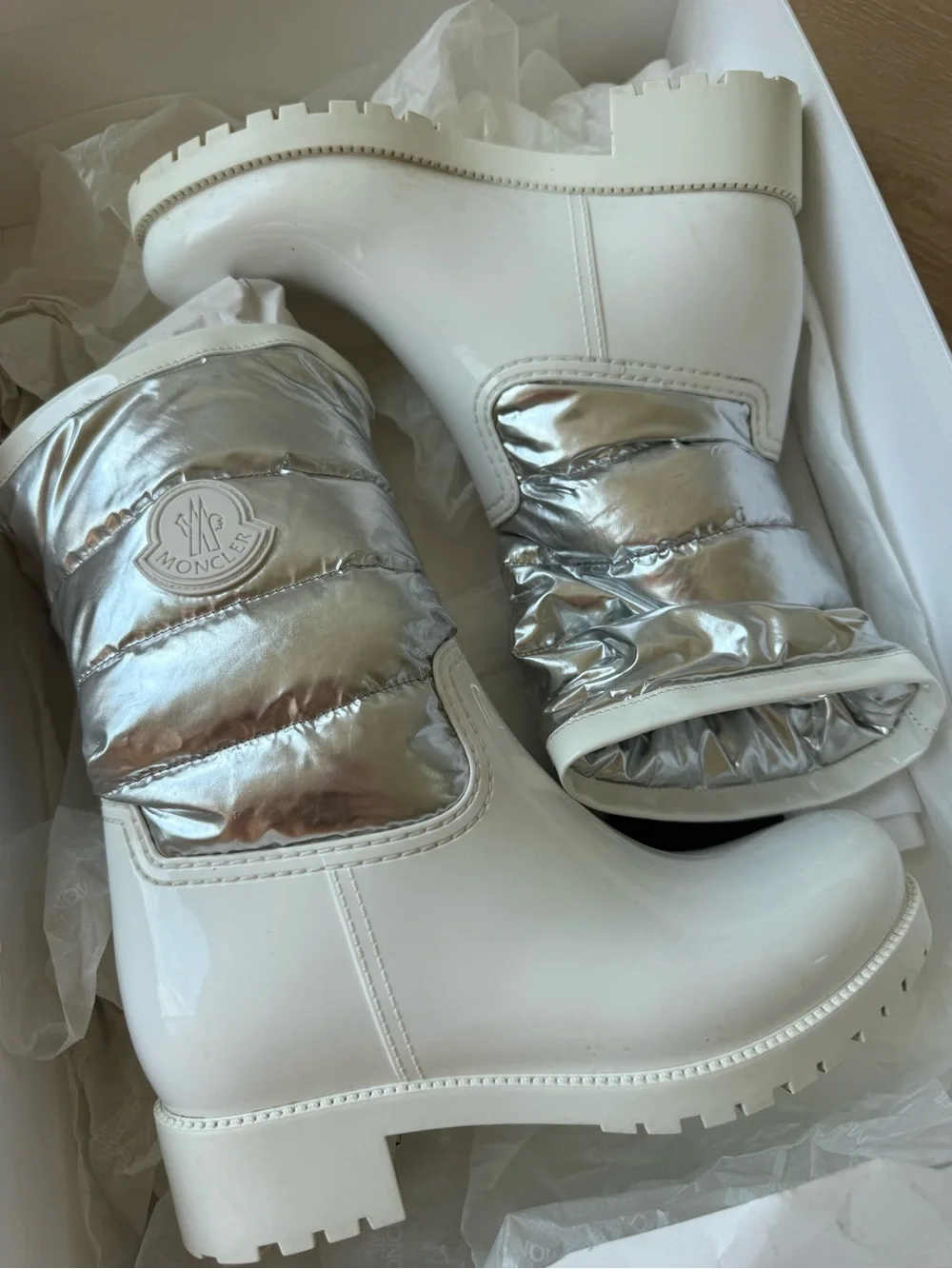 Moncler White Silver Gisele Waterproof Rain Boots Size 35 / US 4.5-5